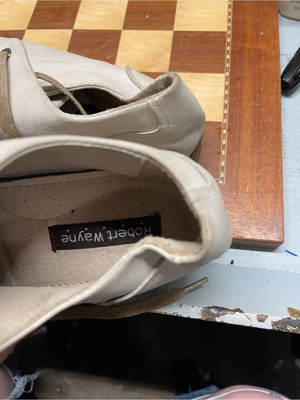 Robert Wayne cream leather casual shoes featuring side cut-outs and tan laces